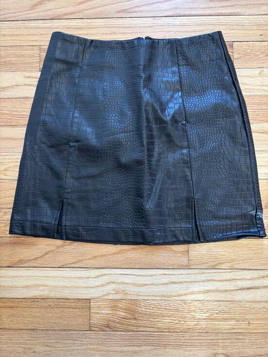 ALYA Dresses & Skirts - Alya Skirt Womens Medium Black Faux Leather Croc Embossed Pencil Mini